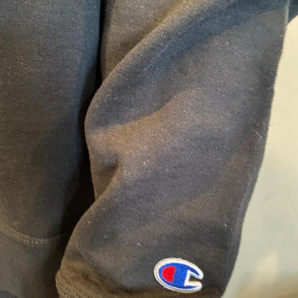 Champion Men's Script Logo-Print Fleece Sweatshirt - Picture 5 of 5
